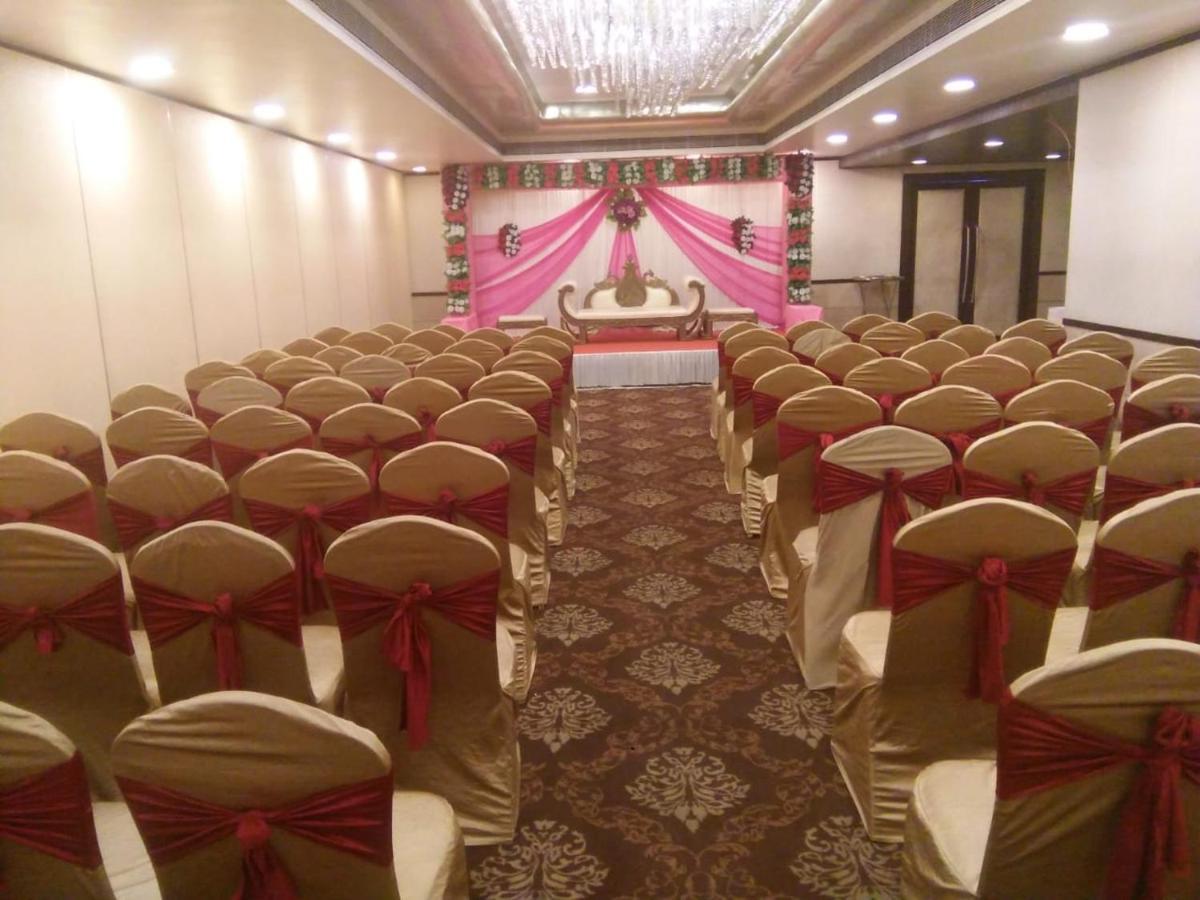 Hotel The Fern Residency Rajkot Exterior foto