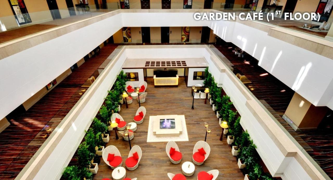 Hotel The Fern Residency Rajkot Exterior foto