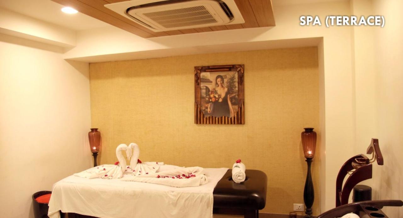 Hotel The Fern Residency Rajkot Exterior foto