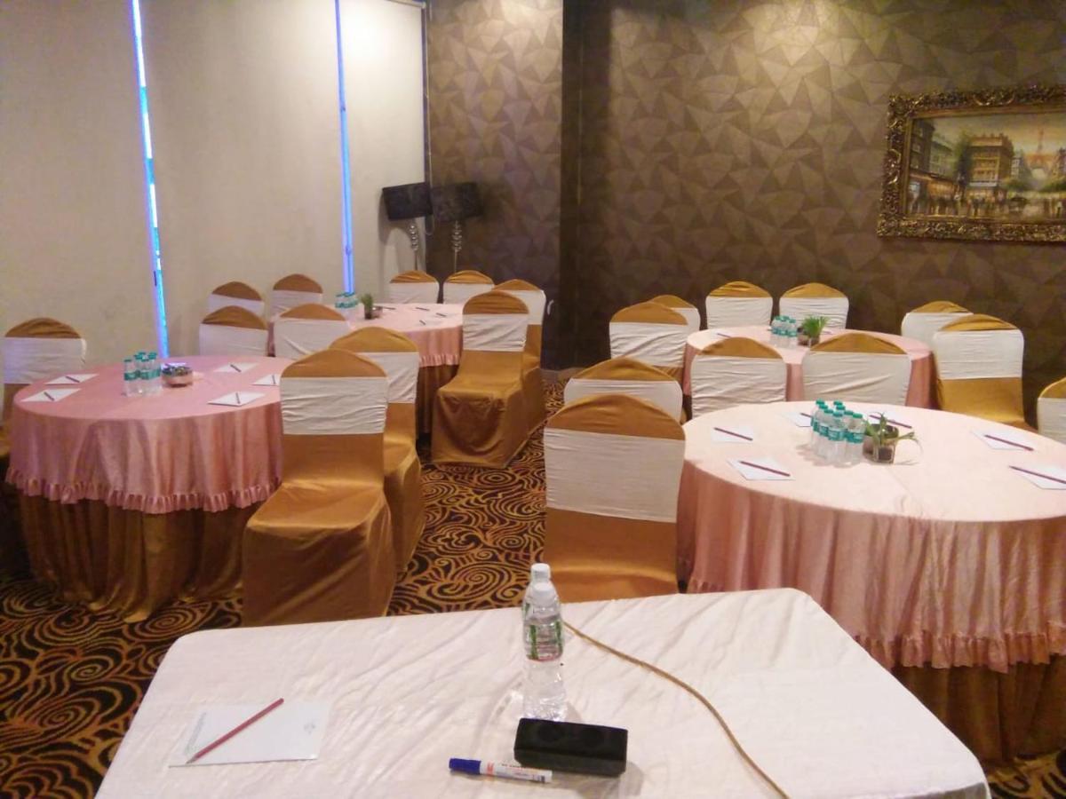 Hotel The Fern Residency Rajkot Exterior foto