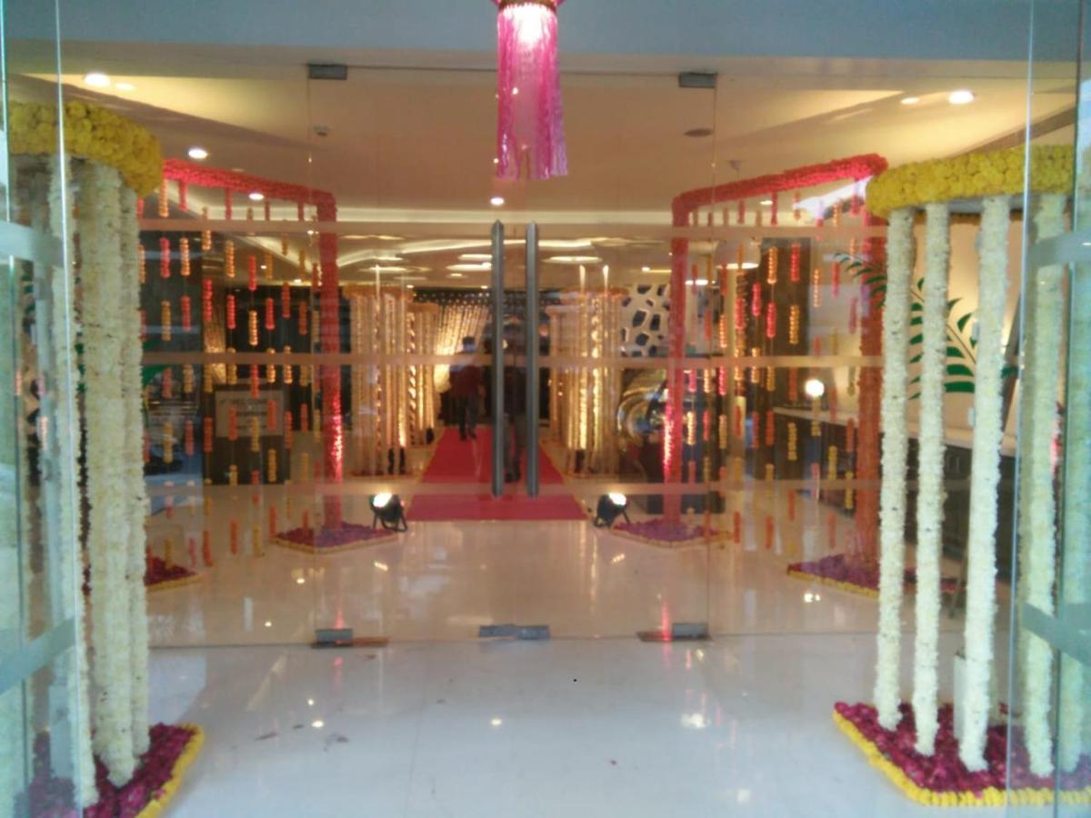 Hotel The Fern Residency Rajkot Exterior foto