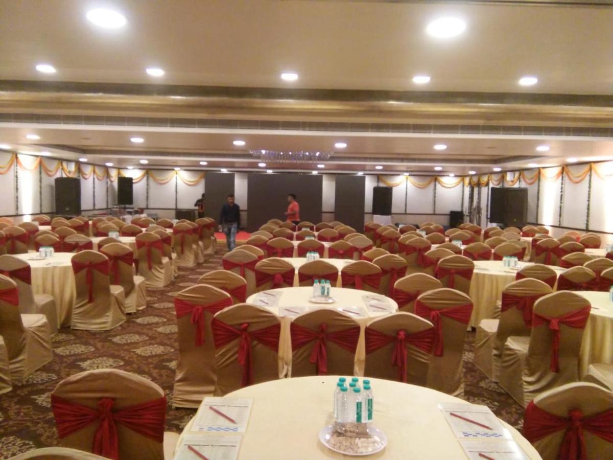 Hotel The Fern Residency Rajkot Exterior foto