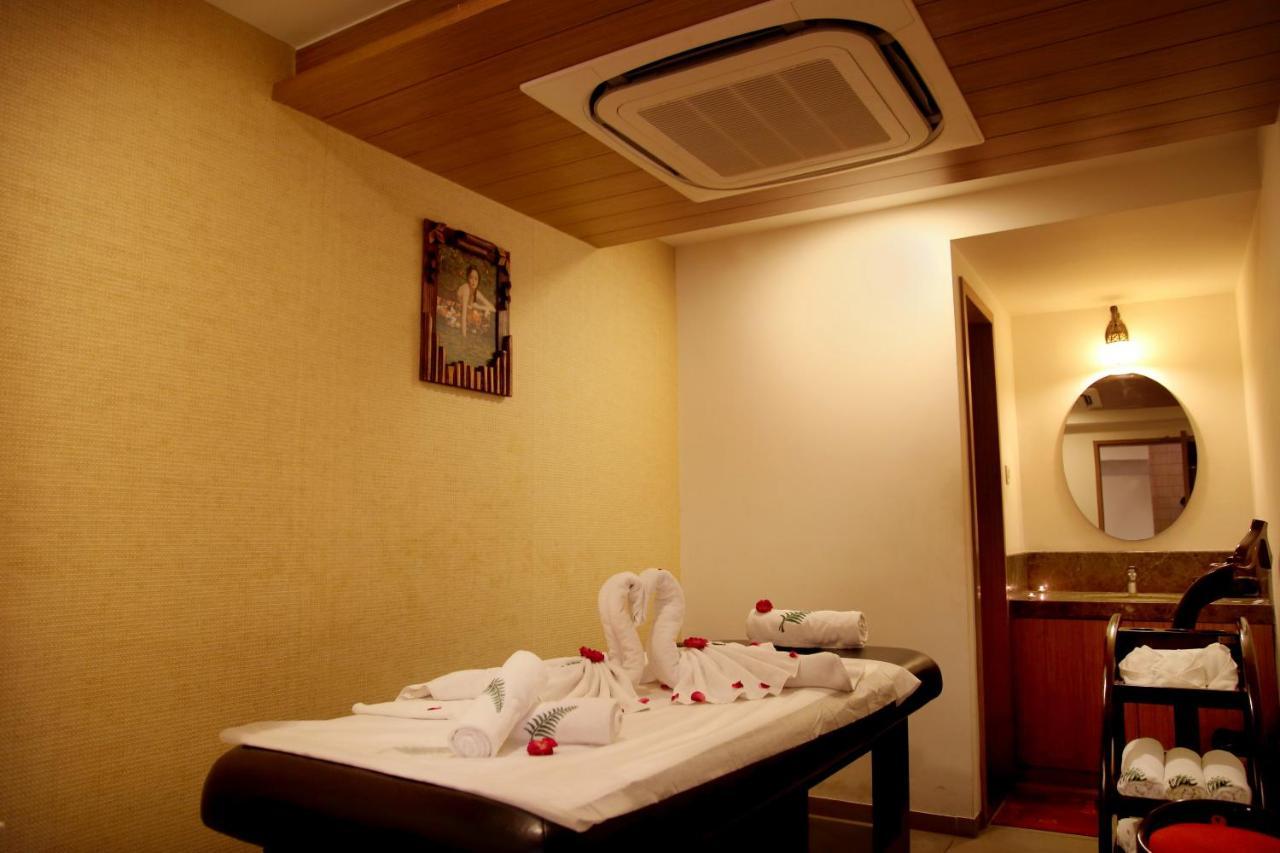 Hotel The Fern Residency Rajkot Exterior foto