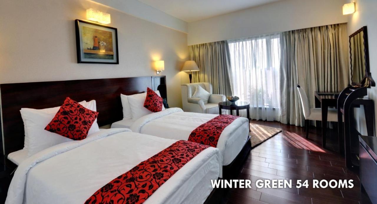 Hotel The Fern Residency Rajkot Exterior foto