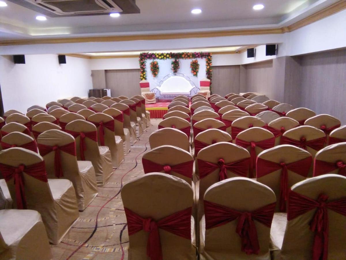 Hotel The Fern Residency Rajkot Exterior foto