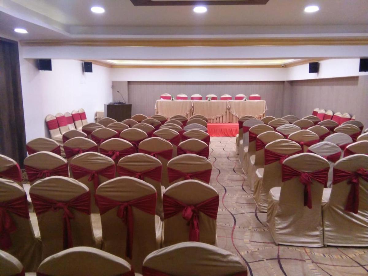 Hotel The Fern Residency Rajkot Exterior foto