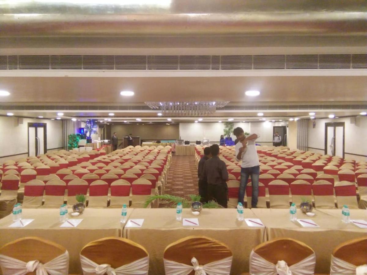 Hotel The Fern Residency Rajkot Exterior foto