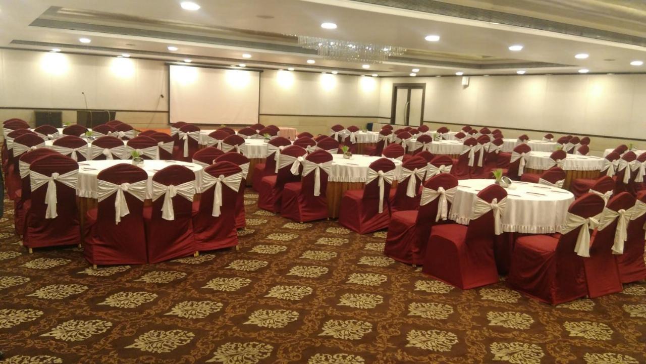 Hotel The Fern Residency Rajkot Exterior foto