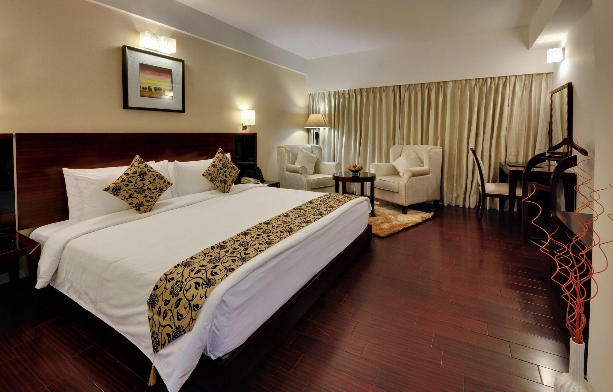Hotel The Fern Residency Rajkot Exterior foto