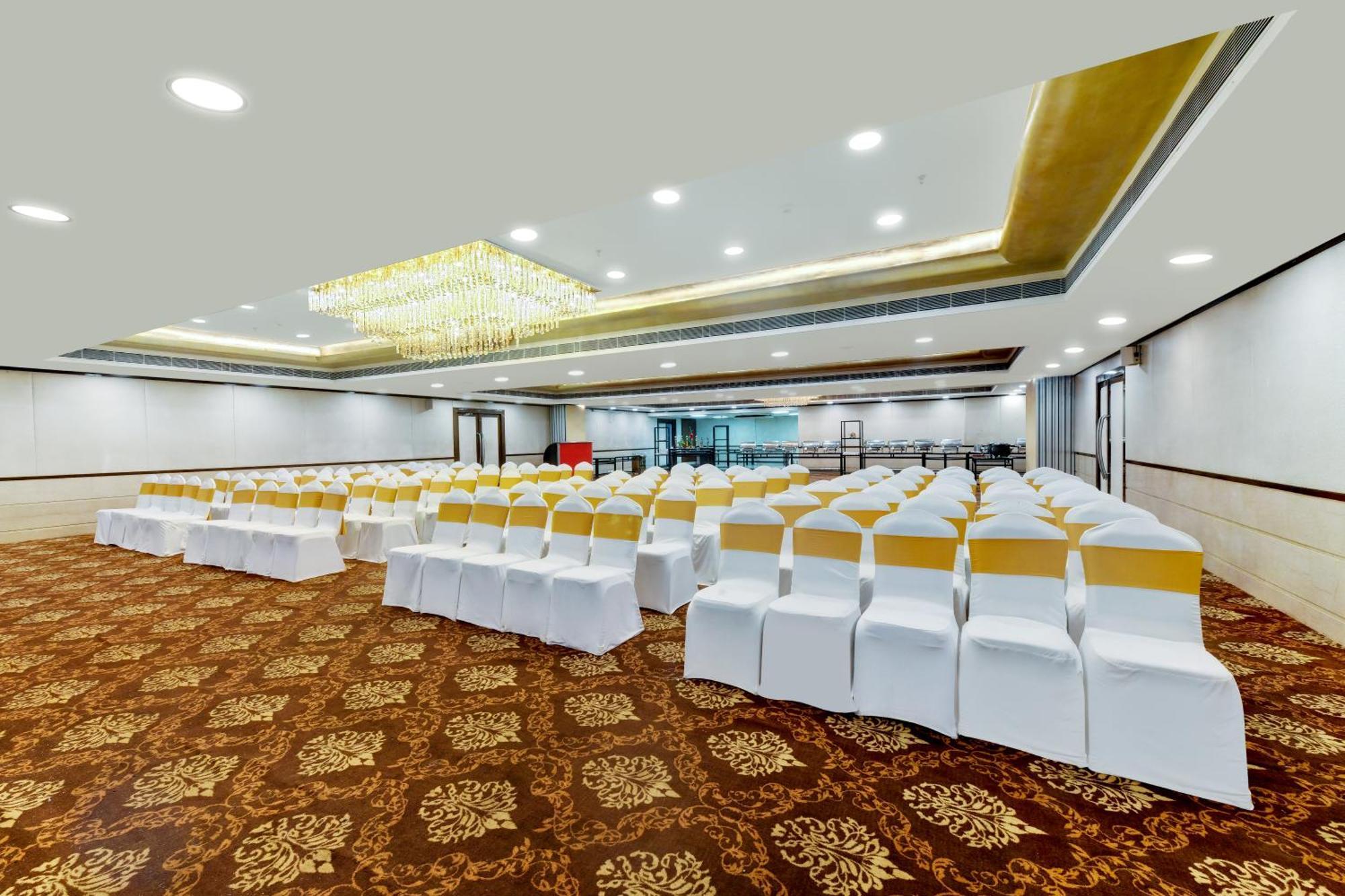 Hotel The Fern Residency Rajkot Exterior foto